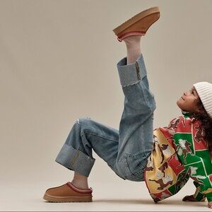 UGG Big Kids Tazz Chestnut slippers